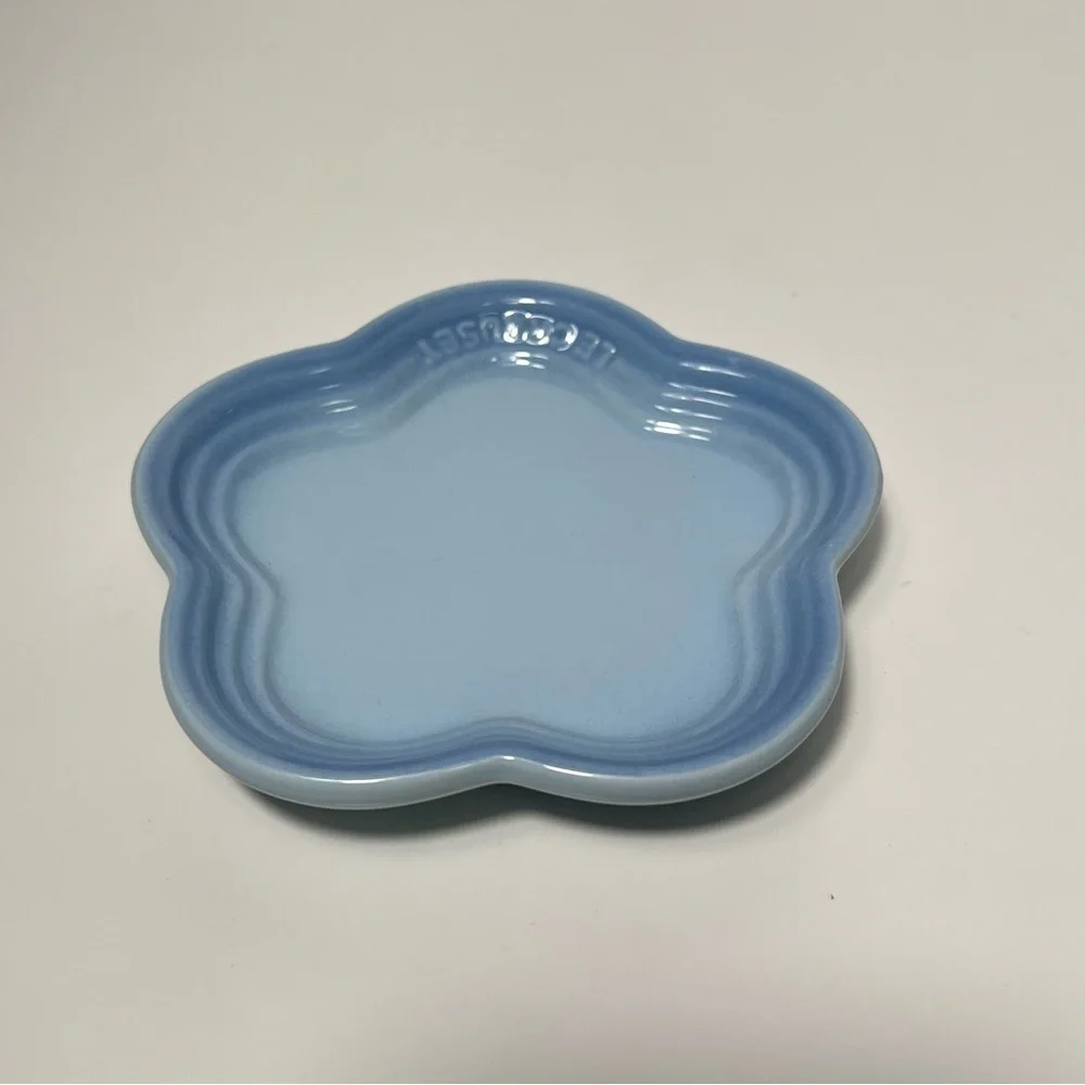 Le Creuset Stoneware Flower Petal Scalloped Trinket Dish Plate Tray